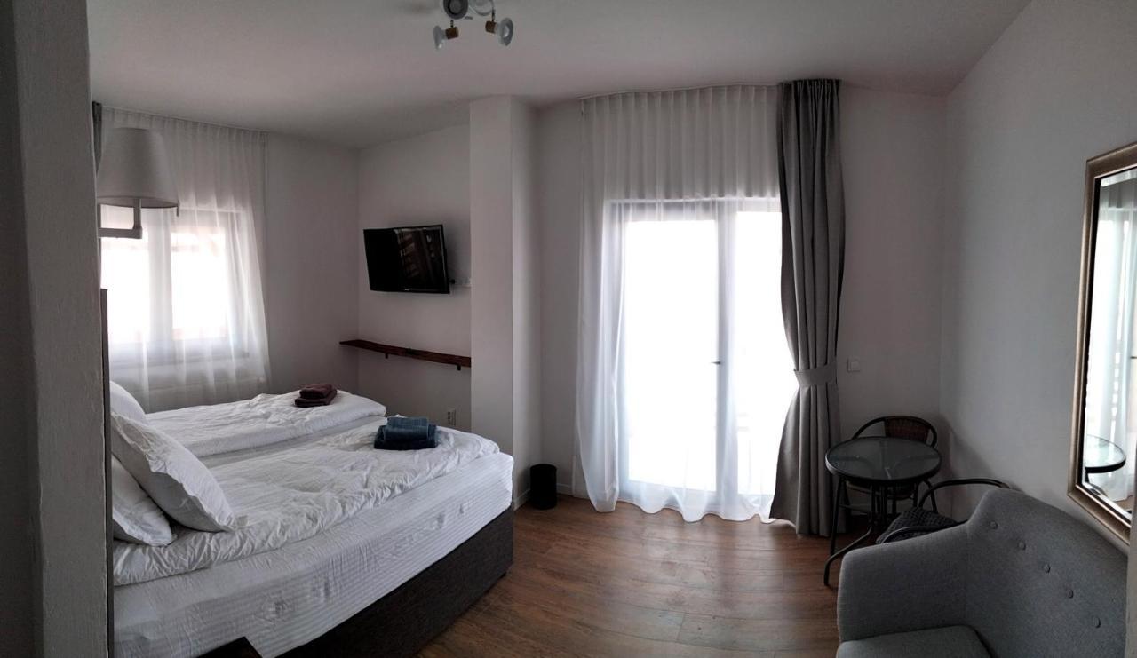 Surdesti  Casa Comilor Bed & Breakfast エクステリア 写真