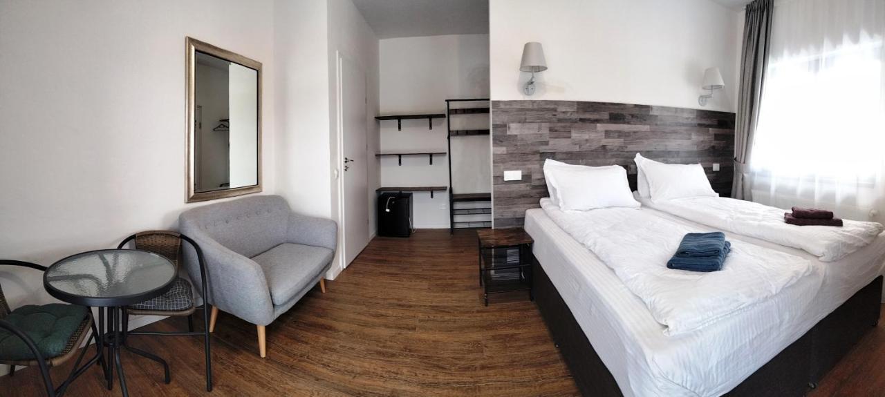 Surdesti  Casa Comilor Bed & Breakfast エクステリア 写真