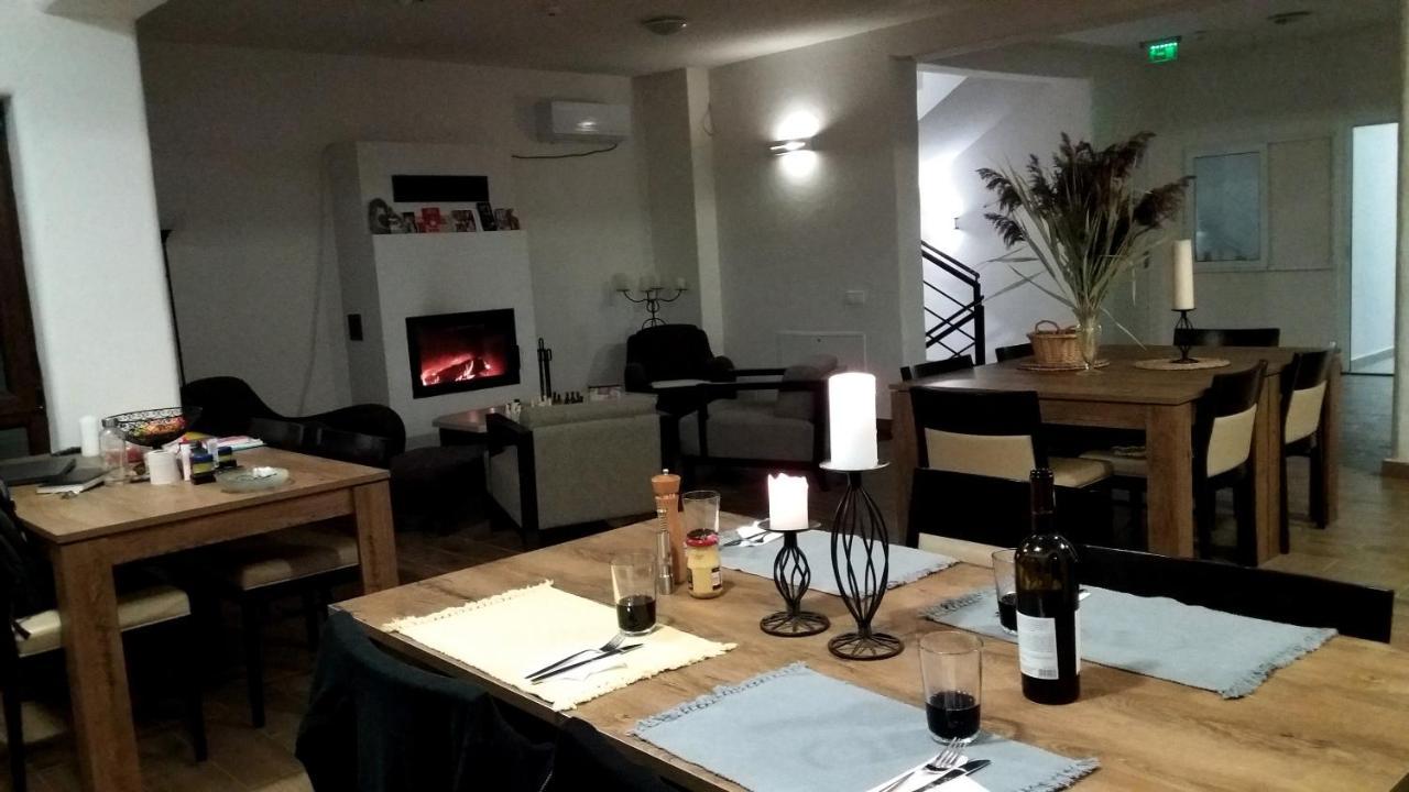Surdesti  Casa Comilor Bed & Breakfast エクステリア 写真