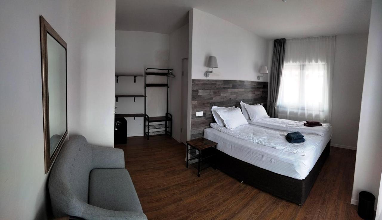 Surdesti  Casa Comilor Bed & Breakfast エクステリア 写真