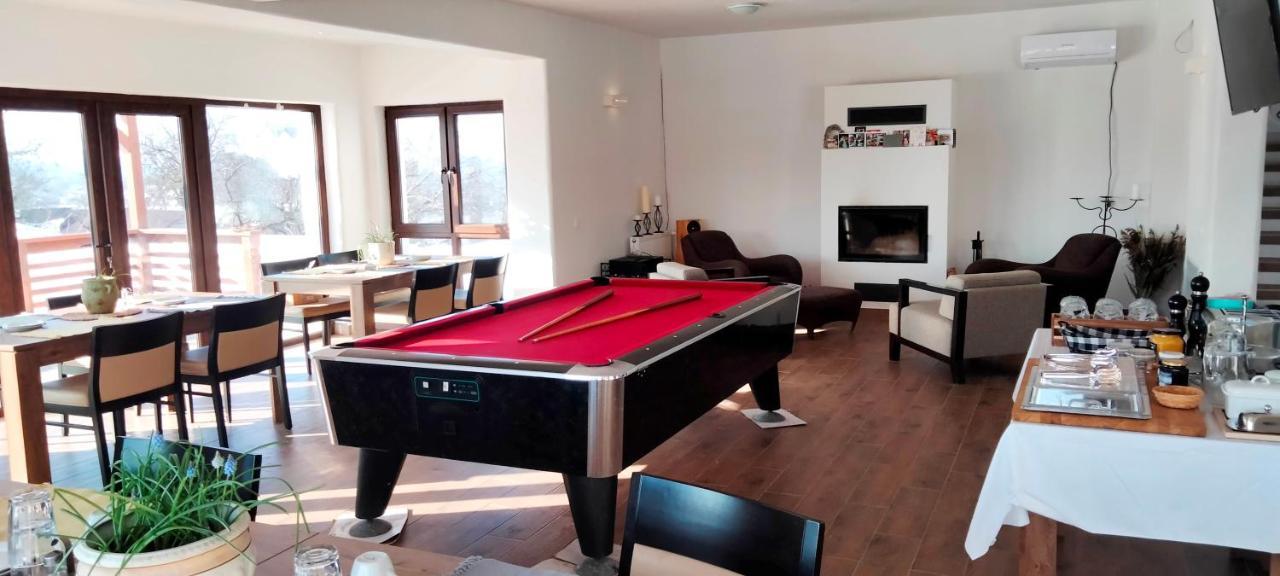 Surdesti  Casa Comilor Bed & Breakfast エクステリア 写真